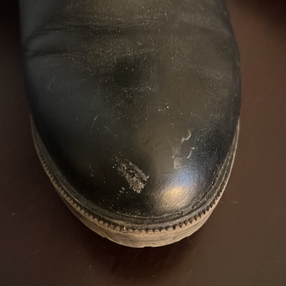 Knee-high black boot with gold zipper & buckle detailing - Picture 6 of 7